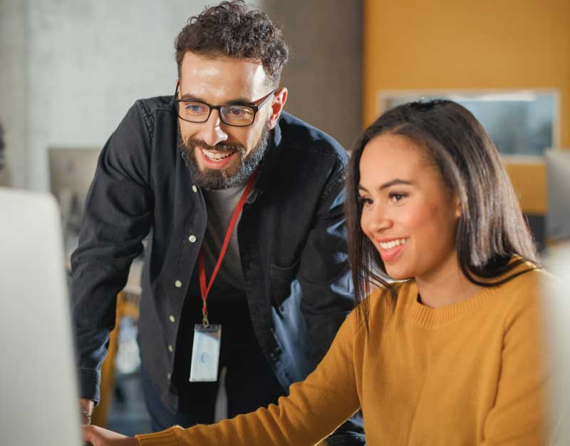 Nutzer des Unternehmens wird im Elementor Editor geschult