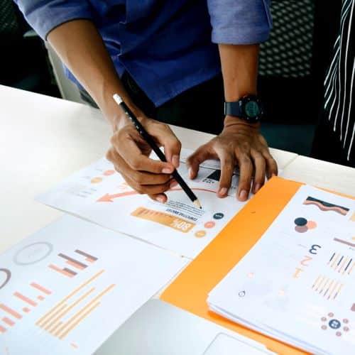 UX und UI Designer arbeiten am Design für eine Ionic App