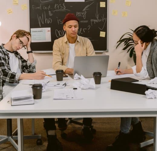 Möglichkeiten und Arbeitsweisen werden von der Agentur besprochen