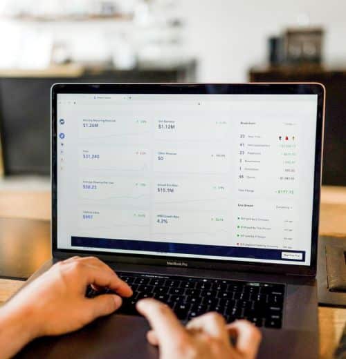 Long-Tail-Keyword Strategie wird in der E-Commerce SEO Agentur geplant